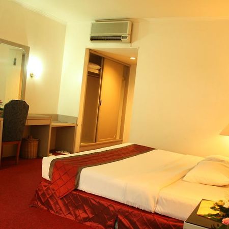 Hotel Royal Palace บันดุง ภายนอก รูปภาพ