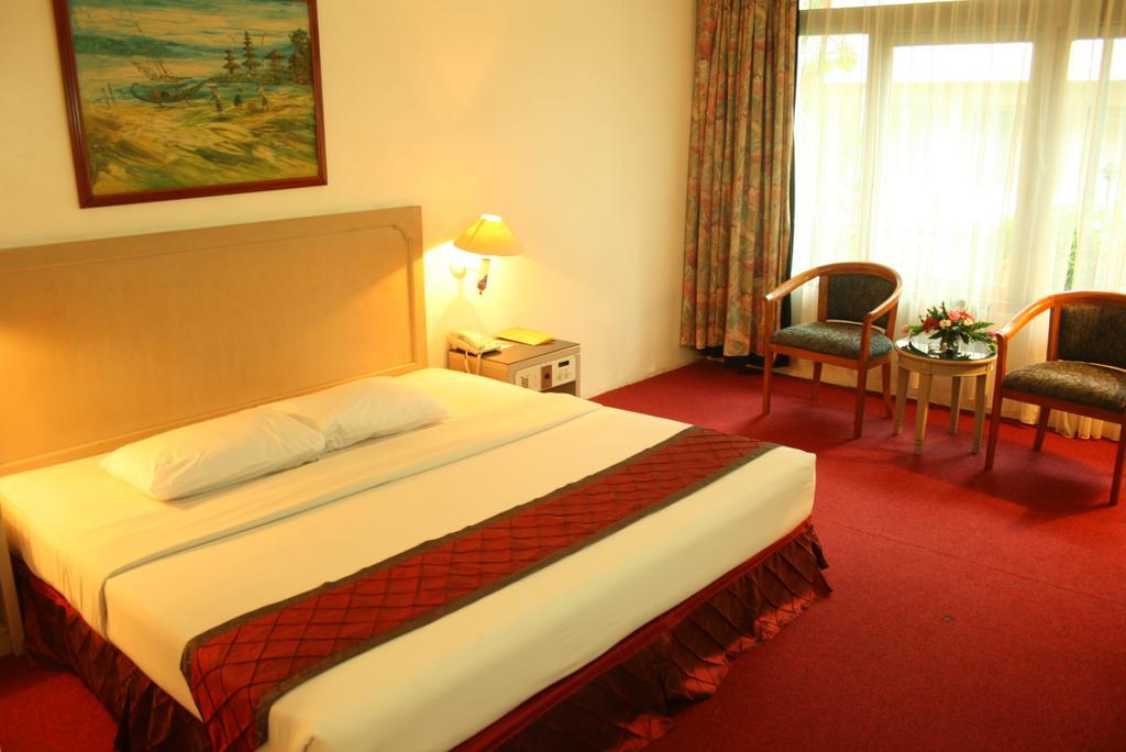 Hotel Royal Palace บันดุง ภายนอก รูปภาพ